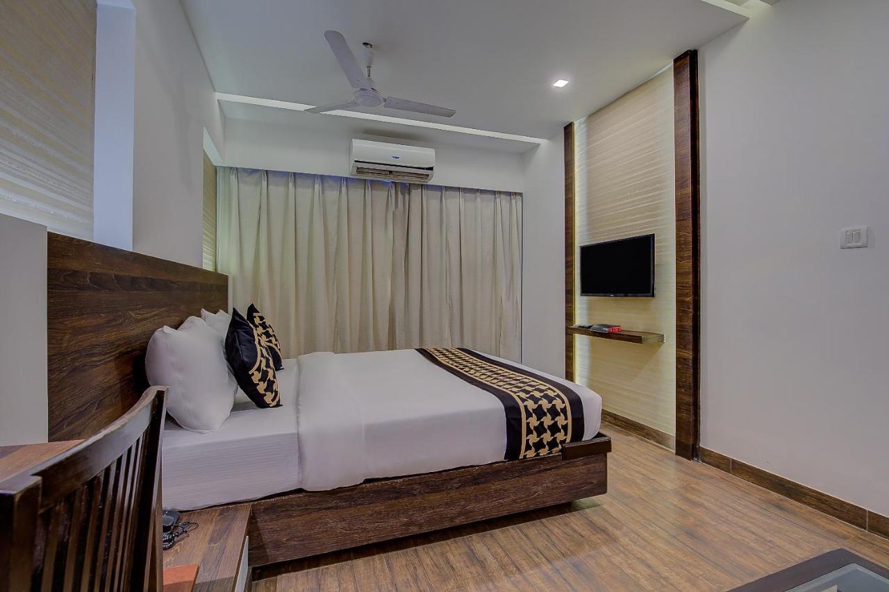 Oyo 78245 Collection O Hotel Crown Inn Navi Mumbai Zewnętrze zdjęcie